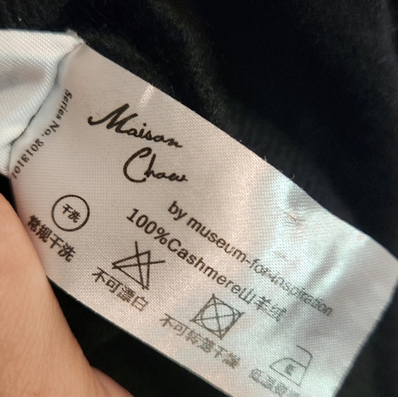 Luxury Maison Chase Museum Inspiration Black Cashmere Sweater Mini‎ Pearl, Large - Picture 4 of 7